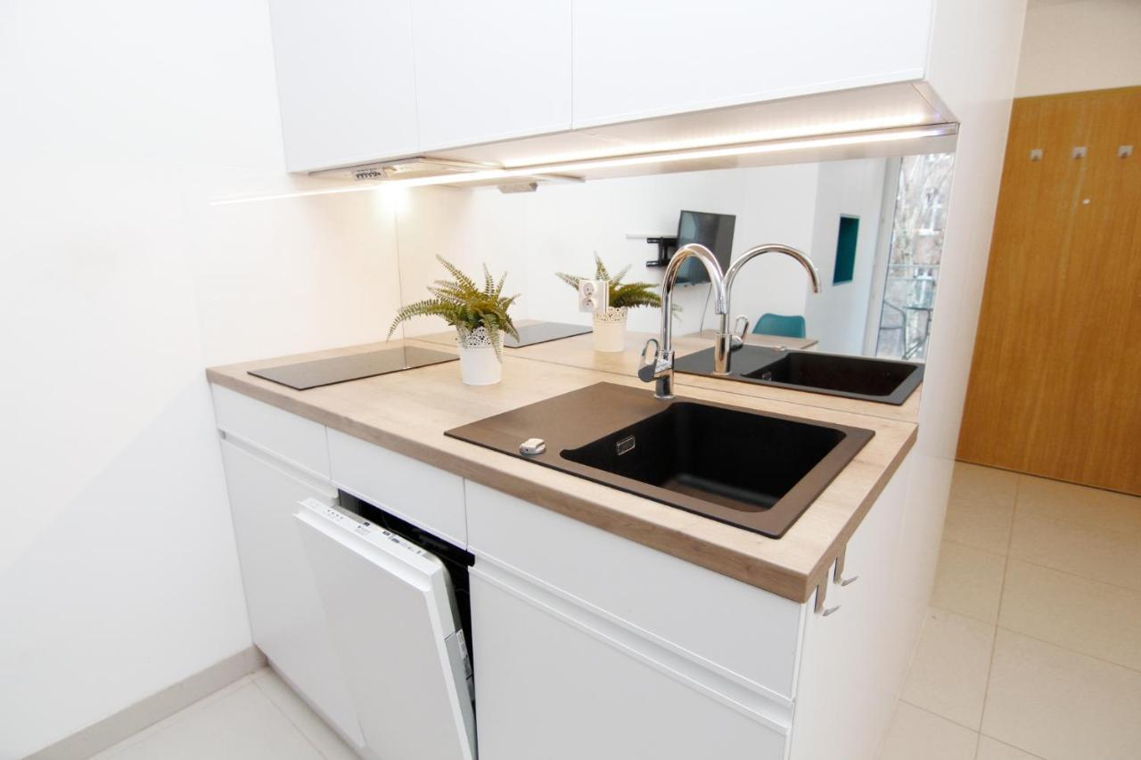 Blue River - Pulaskiego A - Private Apartment Вроцлав Экстерьер фото